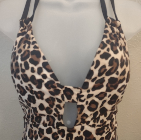 Time and Tru Women's Leopard Print Cut-Out One-Piece Swimsuit Size Large - Picture 5 of 10
